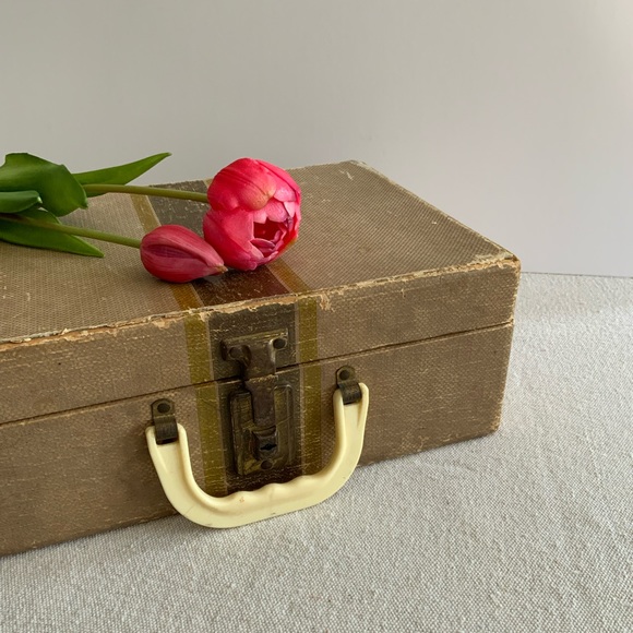 Vintage Suitcase Luggage - Picture 1 of 16